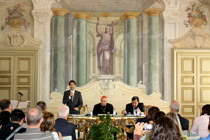 Il presidente Martinez, il card. Romeo e il sindaco Orlando in conferenza stampa a Palermo - Sala Fi