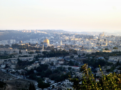 Arrivo a Gerusalemme sul Monte Scopus che domina la Città Santa - Clicca per ingrandire...