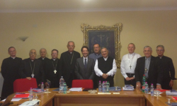Martinez con i vescovi della CELRA - Clicca per ingrandire...