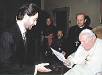 Salvatore Martinez col Santo Padre durante l'udienza del 14 marzo 2002